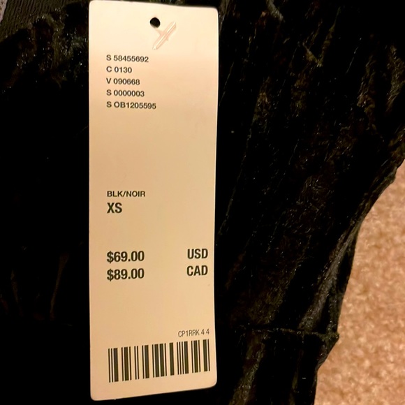 Urban outfitters, beautiful velvet dress perfect for the Christmas party!!😍 - Picture 4 of 10